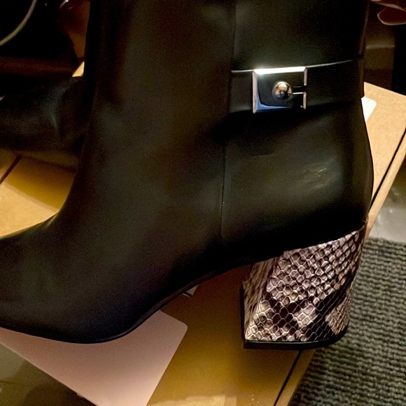 Genuine Black Leather Boots(Not Fake) - Picture 6 of 9
